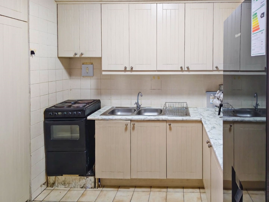 To Let 2 Bedroom Property for Rent in Loevenstein Western Cape